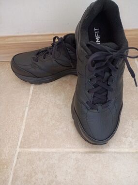 Saucony Womens Black Sneaker, Walker 3. Size 8 Wide,Like New,$74